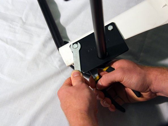 Free Wheelchair Mission GEN 1 Teardown, Remove Axle Plates: crwdns2935265:06crwdnd2935265:02crwdnd2935265:03crwdne2935265:0