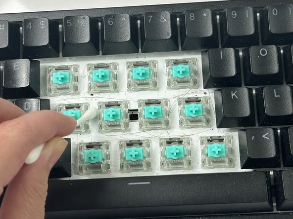 How to Deep Clean a Mechanical Keyboard: crwdns2935265:04crwdnd2935265:03crwdnd2935265:03crwdne2935265:0