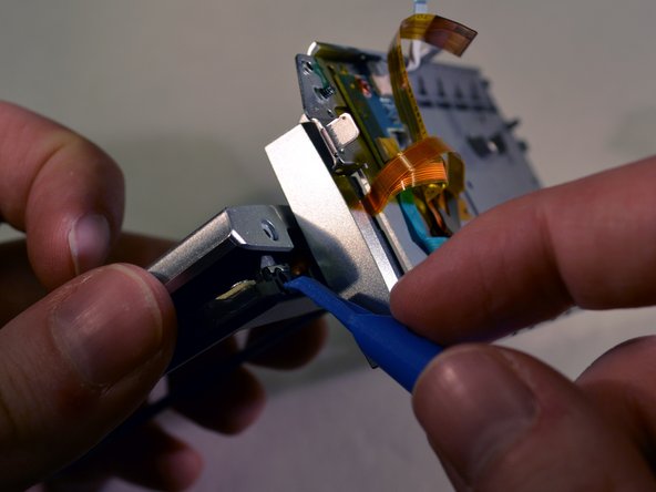 Sony Handycam DCR-SR68 LCD Screen Replacement: crwdns2935265:023crwdnd2935265:02crwdnd2935265:03crwdne2935265:0