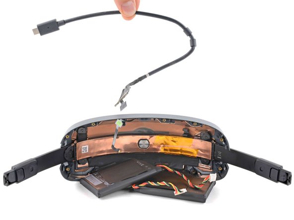 HTC Vive XR Elite Battery Cradle USB-C Cable Replacement, Unclip the USB-C power cable: crwdns2935265:028crwdnd2935265:03crwdnd2935265:03crwdne2935265:0