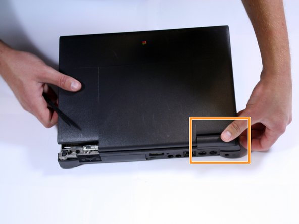 Apple Powerbook 5300 Display Replacement, Display: passo 4, immagine 2 di 3