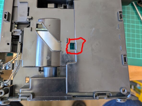 Nespresso Pixie Internal Diffuser Replacement: crwdns2935265:011crwdnd2935265:02crwdnd2935265:02crwdne2935265:0