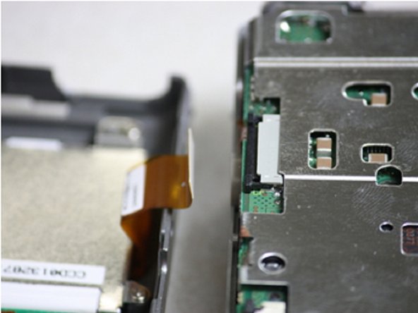 Remplacement de l'écran LCD du Canon PowerShot A200: étape 13, image 1 de 2