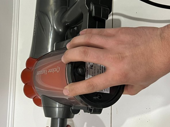 Iwoly V600掃除機の空気清浄フィルターの交換: 手順 7、 1の画像 1