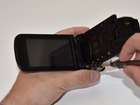 Canon Vixia HF R62 Display Panel Replacement: crwdns2935265:011crwdnd2935265:02crwdnd2935265:02crwdne2935265:0