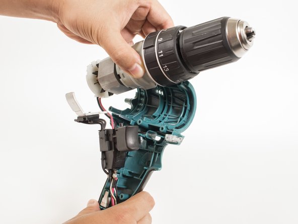 Makita XPH01 Gear Select Switch Replacement: crwdns2935265:06crwdnd2935265:02crwdnd2935265:02crwdne2935265:0