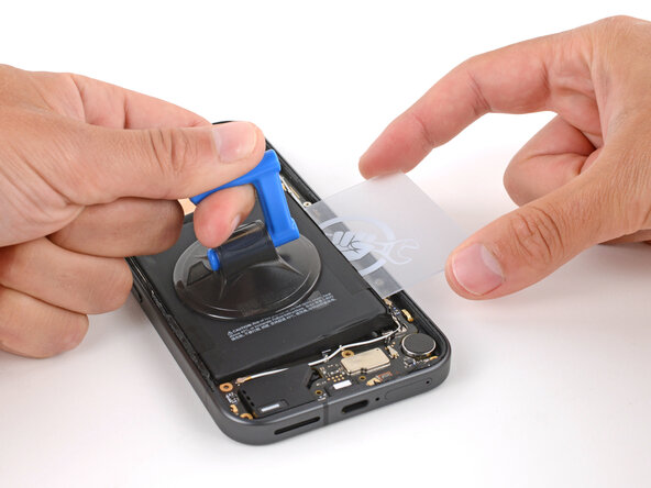 Google Pixel 9a Battery Replacement, Separate the battery adhesive: passo 24, immagine 3 di 3