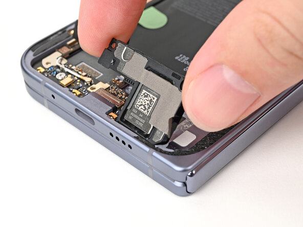 Google Pixel 10 Pro Fold Flip and Base Battery Replacement: step 23, image 1 of 2
