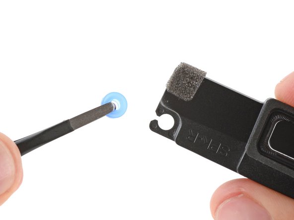 Lenovo ThinkPad P1 Gen 7 Right Speaker Replacement, Transfer the grommets: stap 0, afbeelding 2 van 3