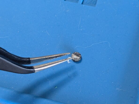 Razer Kraken (Kraken TE) Headband Replacement, Place back the metal cover: crwdns2935265:018crwdnd2935265:03crwdnd2935265:03crwdne2935265:0