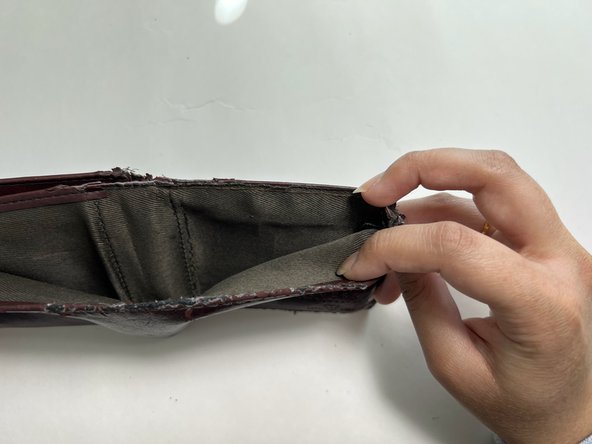 How to Repair the Lining of a Leather Wallet: crwdns2935265:010crwdnd2935265:02crwdnd2935265:02crwdne2935265:0
