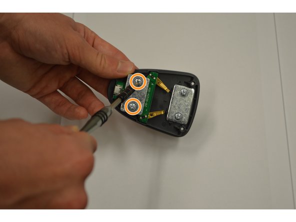 Logitech Harmony Ultimate Charging Station Motherboard Replacement: crwdns2935265:03crwdnd2935265:02crwdnd2935265:03crwdne2935265:0