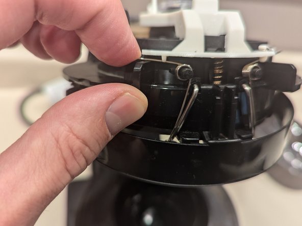 Nespresso Vertuo Evoluo Bearing Replacement, Remove capsule catch bar springs: crwdns2935265:04crwdnd2935265:02crwdnd2935265:03crwdne2935265:0
