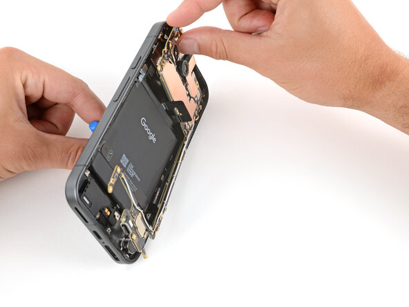 Google Pixel 9a Logic Board Replacement, Flip up the logic board: passo 43, immagine 2 di 3