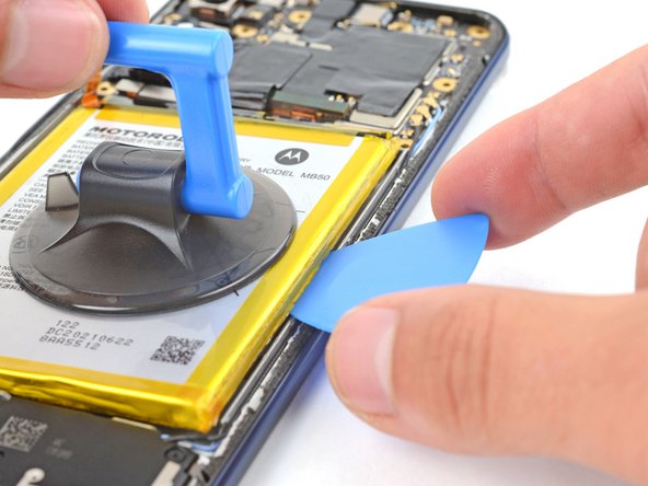 Motorola Edge 5G UW (2022) Display Replacement, Separate the battery's adhesive: crwdns2935265:022crwdnd2935265:02crwdnd2935265:03crwdne2935265:0
