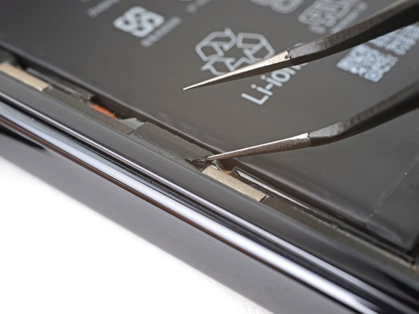 Google Pixel Fold Inner Screen Assembly Replacement, Peel up the tabs: crwdns2935265:0118crwdnd2935265:02crwdnd2935265:03crwdne2935265:0