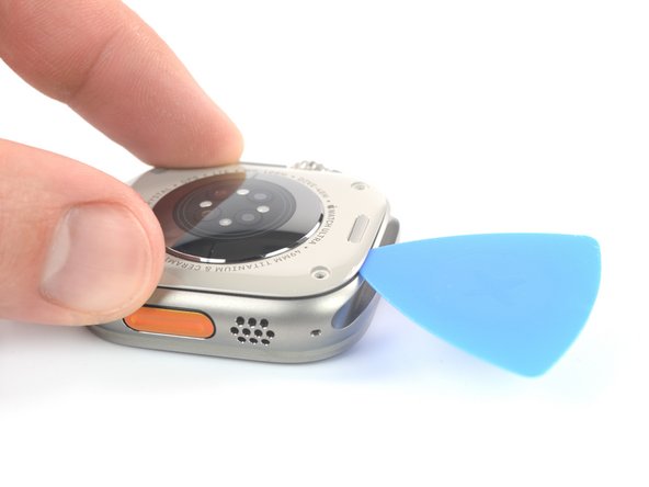 Apple Watch Ultra 2 Sensor Assembly Replacement, Insert an opening pick: step 6, image 3 of 3