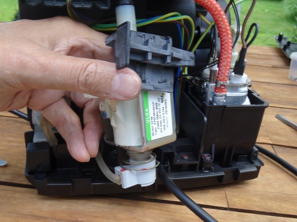 Philips EP models: pump replacement: crwdns2935265:08crwdnd2935265:03crwdnd2935265:03crwdne2935265:0