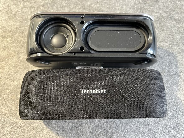 TechniSat Viola BT 1 battery replacement, Speaker mesh removal pt. 2: crwdns2935265:03crwdnd2935265:03crwdnd2935265:03crwdne2935265:0