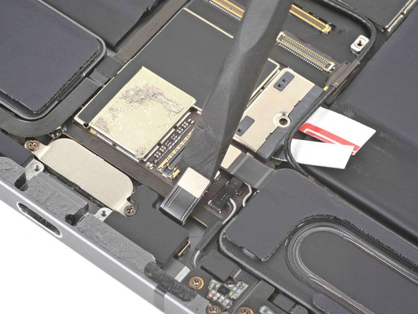 iPad Pro 11" Logic Board Replacement, Disconnect the Smart Connector and SIM card reader: stap 0, afbeelding 2 van 3