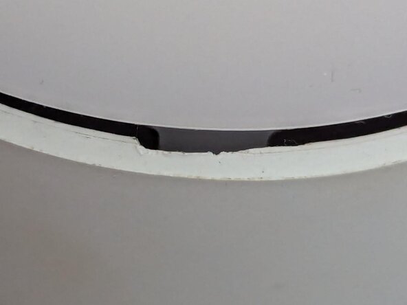 Removing the diffuser of the LIFX Colour A60, Locate the clips: crwdns2935265:01crwdnd2935265:02crwdnd2935265:02crwdne2935265:0