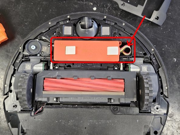 Roborock Q7 Max: Teardown, Bottom cover and battery: crwdns2935265:03crwdnd2935265:02crwdnd2935265:02crwdne2935265:0