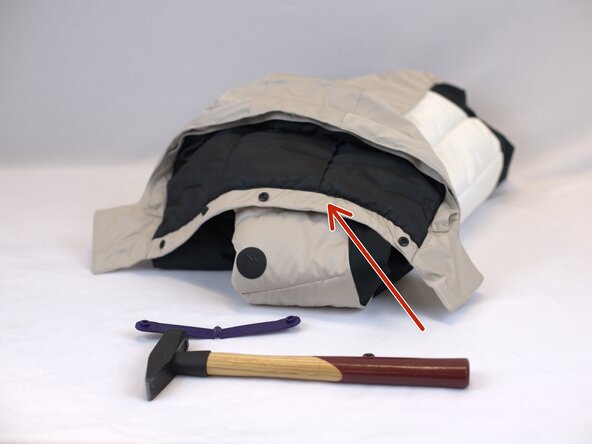 How to Replace the Button on a Ski Jacket, Locate the repair: Schritt 1, Bild 2 von 3