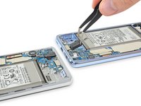 Samsung Galaxy S10 and S10e Teardown
