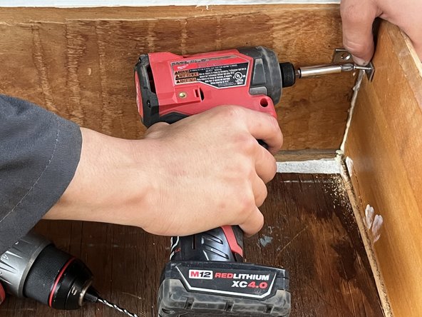 How to Replace Wooden Dresser Drawers: crwdns2935265:04crwdnd2935265:03crwdnd2935265:03crwdne2935265:0