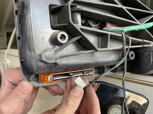 2009-2014 Ford F-150 Mirror blinker light Replacement, Connecting Wires to New Blinker Light: Schritt 8, Bild 1 von 2