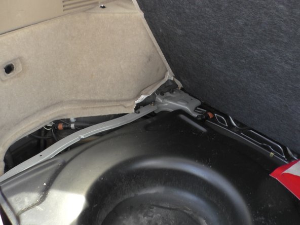 1997–2003 Lexus RX Lamp Failure Sensor Repair, Remove Lower Bolts: crwdns2935265:05crwdnd2935265:02crwdnd2935265:03crwdne2935265:0