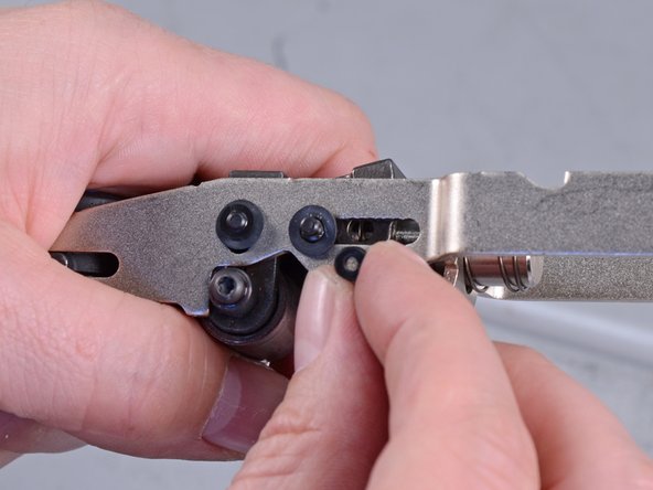 Dewalt Nailers PTO Assembly Replacement, Transfer the minor components: crwdns2935265:015crwdnd2935265:02crwdnd2935265:03crwdne2935265:0