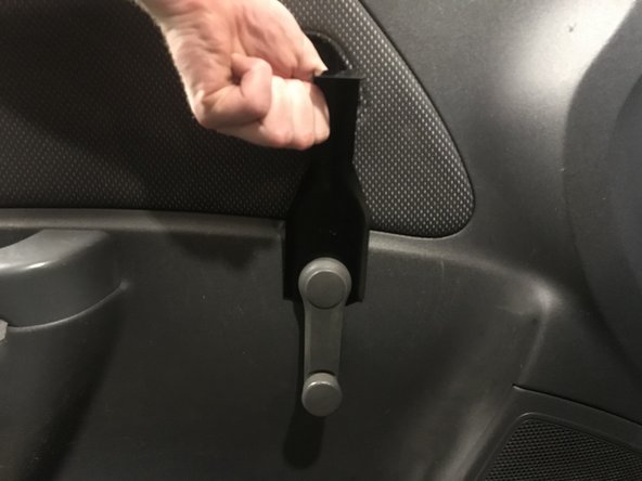 Kia Rio Inner Car Door Handle Replacement: stap 0, afbeelding 2 van 3