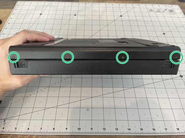 Démontage de l’IBM ThinkPad 701C/CS, Retirer les vis du clavier: étape 3, image 3 de 3