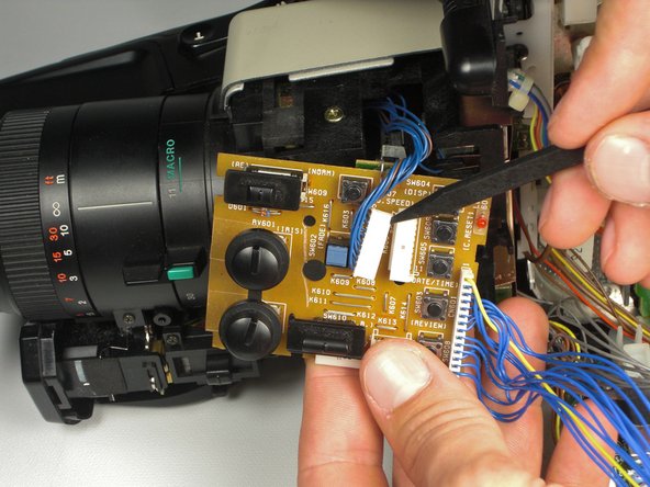 RCA CC310 Effect Button Circuit Board Replacement: crwdns2935265:06crwdnd2935265:03crwdnd2935265:03crwdne2935265:0