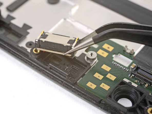 Motorola Droid Turbo 2 LCD Screen and Digitizer Assembly Replacement: step 31, image 3 of 3