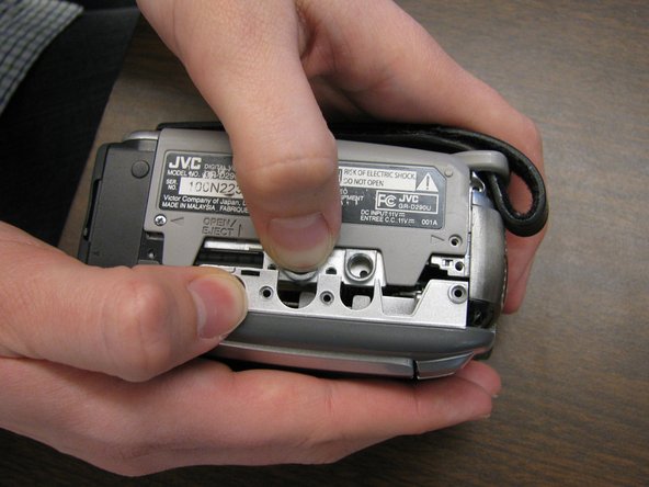 JVC GR-D290U LCD Screen Replacement: crwdns2935265:022crwdnd2935265:03crwdnd2935265:03crwdne2935265:0