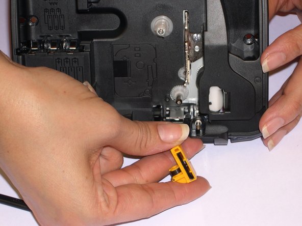 Brother PT-1290 Cutter Blade Replacement, Removing and replacing the cutter blade: crwdns2935265:03crwdnd2935265:03crwdnd2935265:03crwdne2935265:0