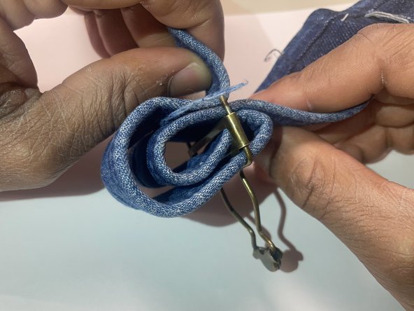 Overalls Buckle Replacement: crwdns2935265:05crwdnd2935265:03crwdnd2935265:03crwdne2935265:0