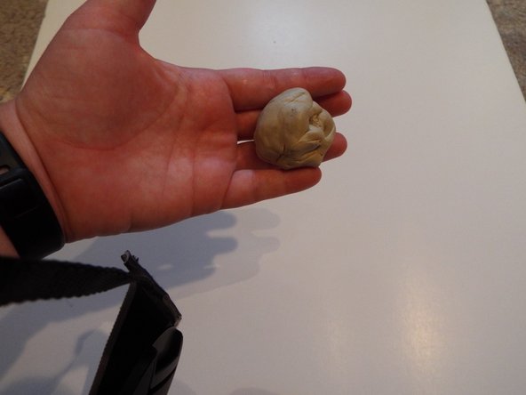 How to Fix a Leaking Garbage Disposal at Flange: crwdns2935265:06crwdnd2935265:02crwdnd2935265:03crwdne2935265:0