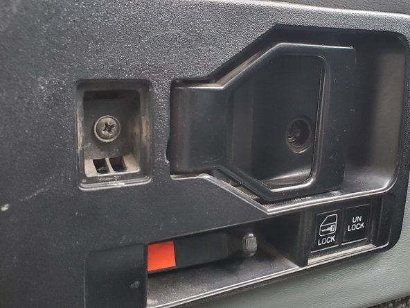 Pontiac Fiero - Remove interior door panel, Remove the screw covers: crwdns2935265:01crwdnd2935265:03crwdnd2935265:03crwdne2935265:0