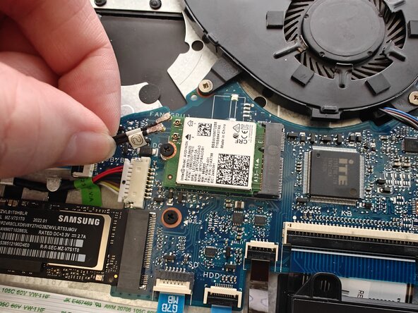 HP Pavilion 15-cs3065cl WiFi Module Upgrade/Replacement, Unplugging: crwdns2935265:06crwdnd2935265:01crwdnd2935265:01crwdne2935265:0