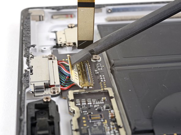 Microsoft Surface Pro 6 SurfaceConnect Port Replacement, Disconnect the SurfaceConnect port: crwdns2935265:030crwdnd2935265:02crwdnd2935265:02crwdne2935265:0