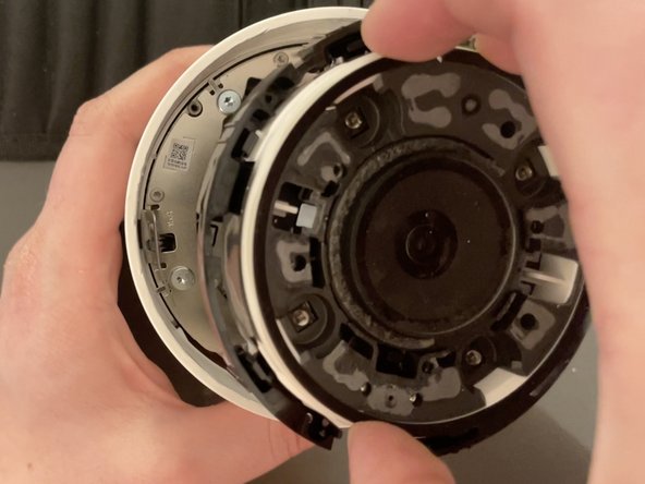 Nest IQ Outdoor Camera Module Disassembly, Remove plastic camera securing ring: 手順 4、 3の画像 2