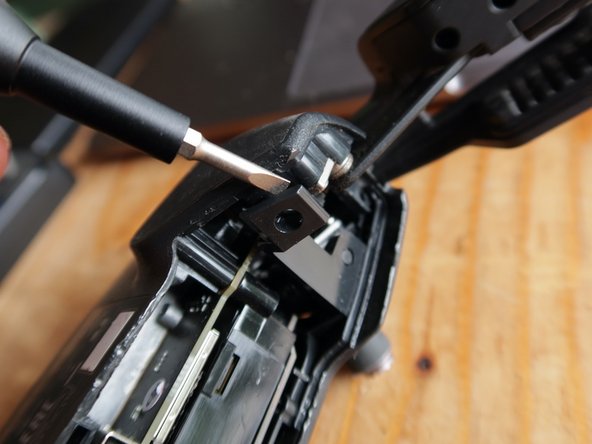 DJI Mavic Pro Controller Micro USB Port Replacement, Remove the front panel: crwdns2935265:07crwdnd2935265:02crwdnd2935265:03crwdne2935265:0