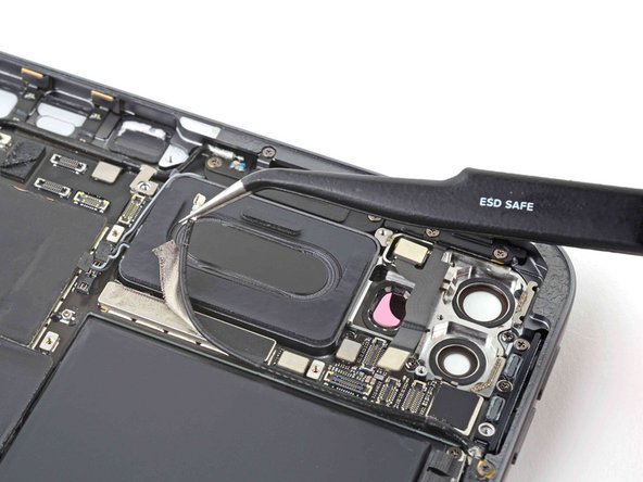 iPad Pro 11" 2nd Gen Logic Board Replacement, Pull the Wi-Fi antenna cable away from the logic board: crwdns2935265:060crwdnd2935265:02crwdnd2935265:03crwdne2935265:0