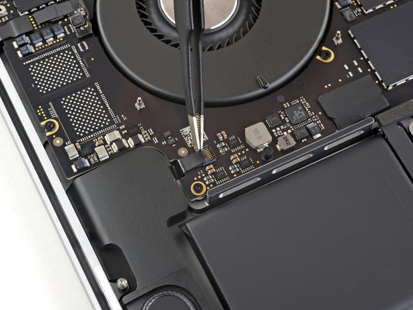 MacBook Pro 16" 2019 Battery Replacement, Disconnect the left speaker: crwdns2935265:044crwdnd2935265:02crwdnd2935265:02crwdne2935265:0