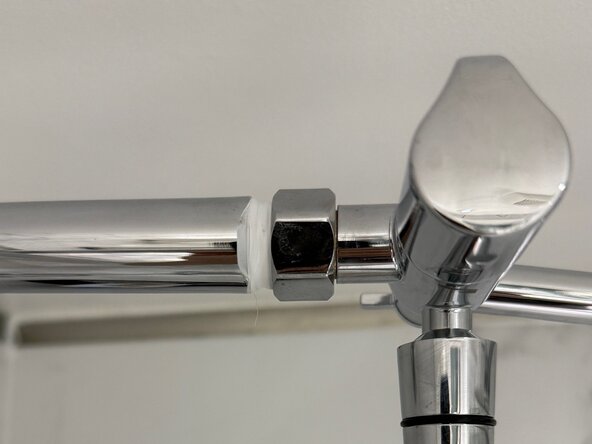 Shower Arm Replacement: stap 2, afbeelding 1 van 3