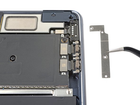 MacBook Air 2022 (M2) Thunderbolt Ports Replacement, Remove the top right press connector cover: crwdns2935265:012crwdnd2935265:02crwdnd2935265:02crwdne2935265:0