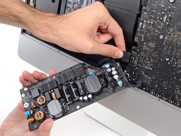 iMac Intel 21.5" EMC 2544 Logic Board Replacement: crwdns2935265:040crwdnd2935265:02crwdnd2935265:02crwdne2935265:0